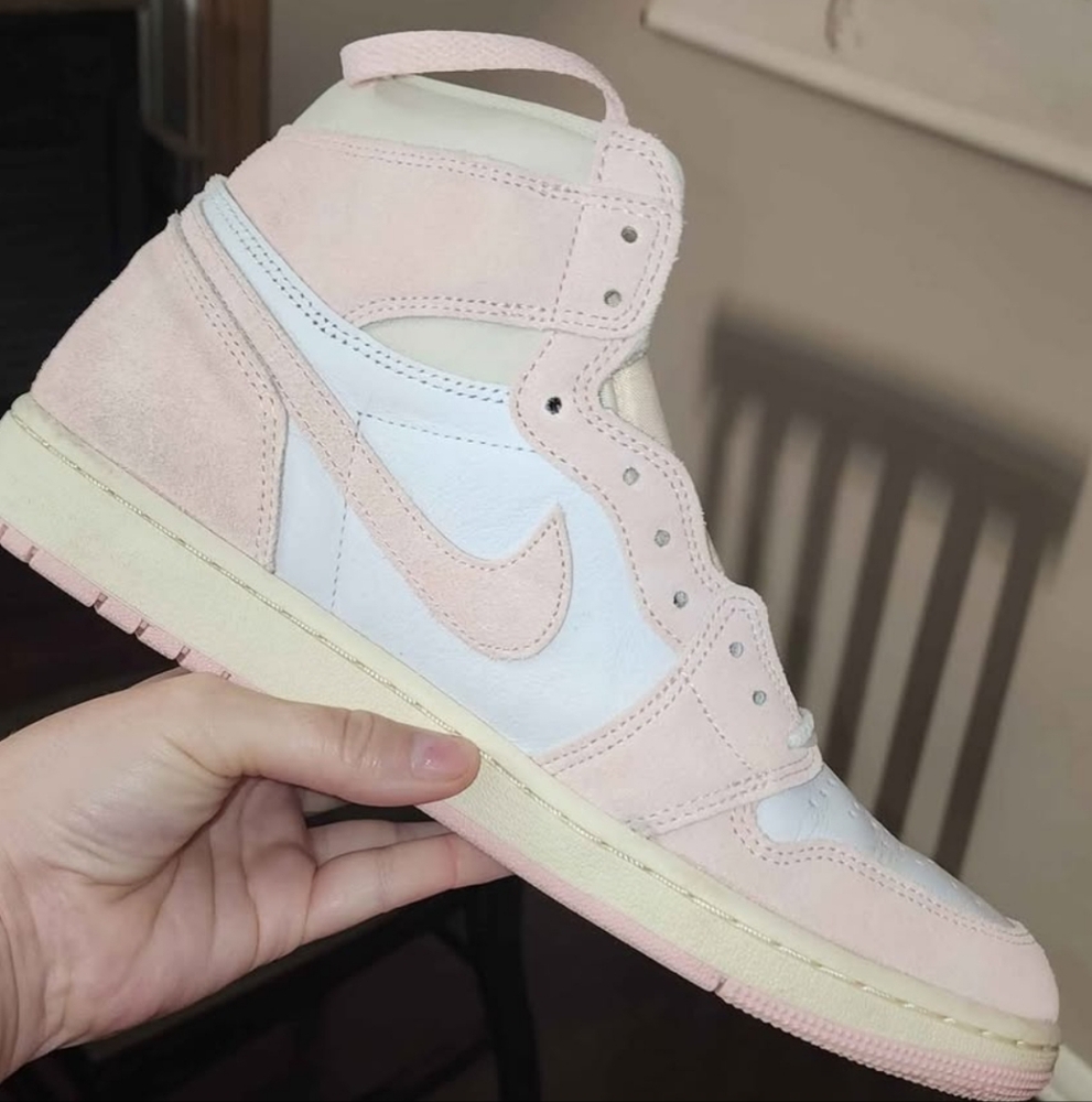 Jordan 1 Retro High OG
Washed Pink (Women's)
